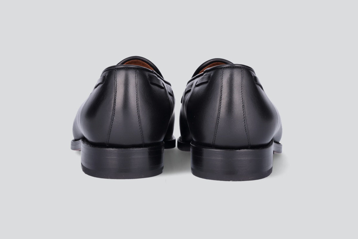 The heels of black men's mckenna loafers from the Hartt Shoe Company