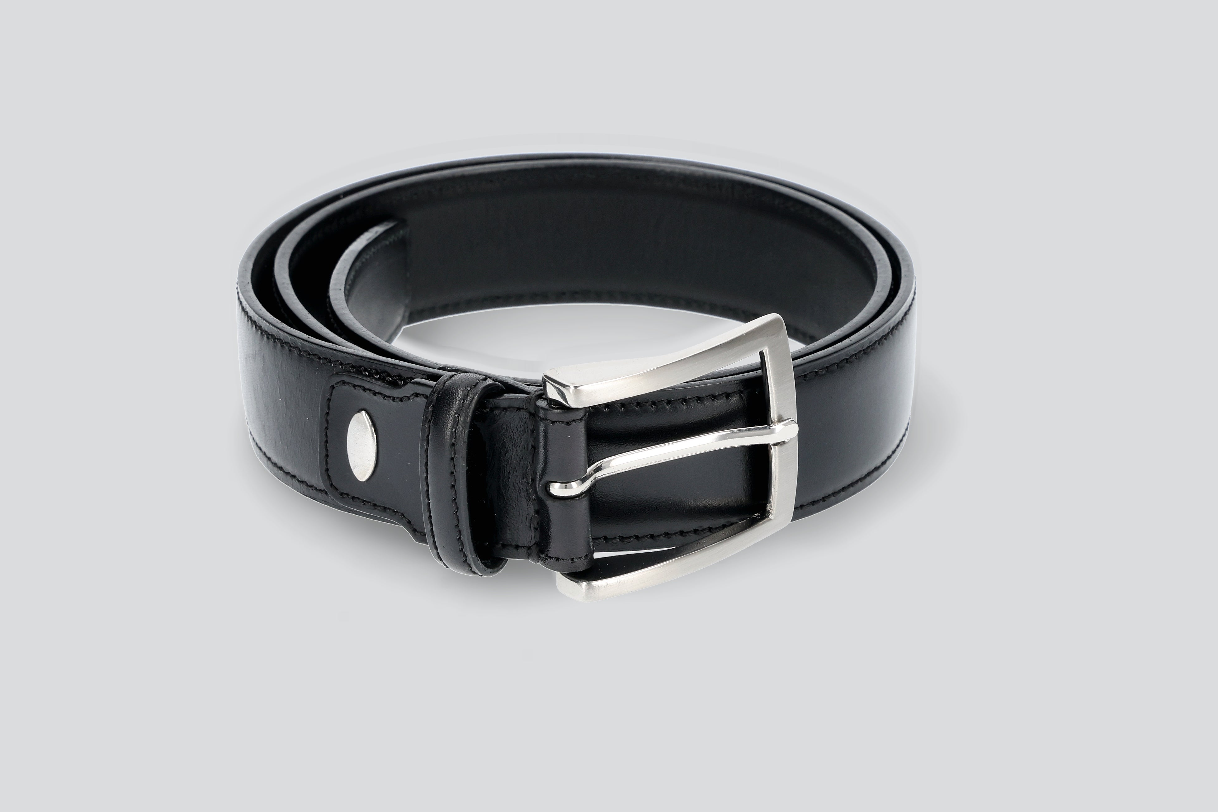 A Black dress belt from the Hartt Shoe company