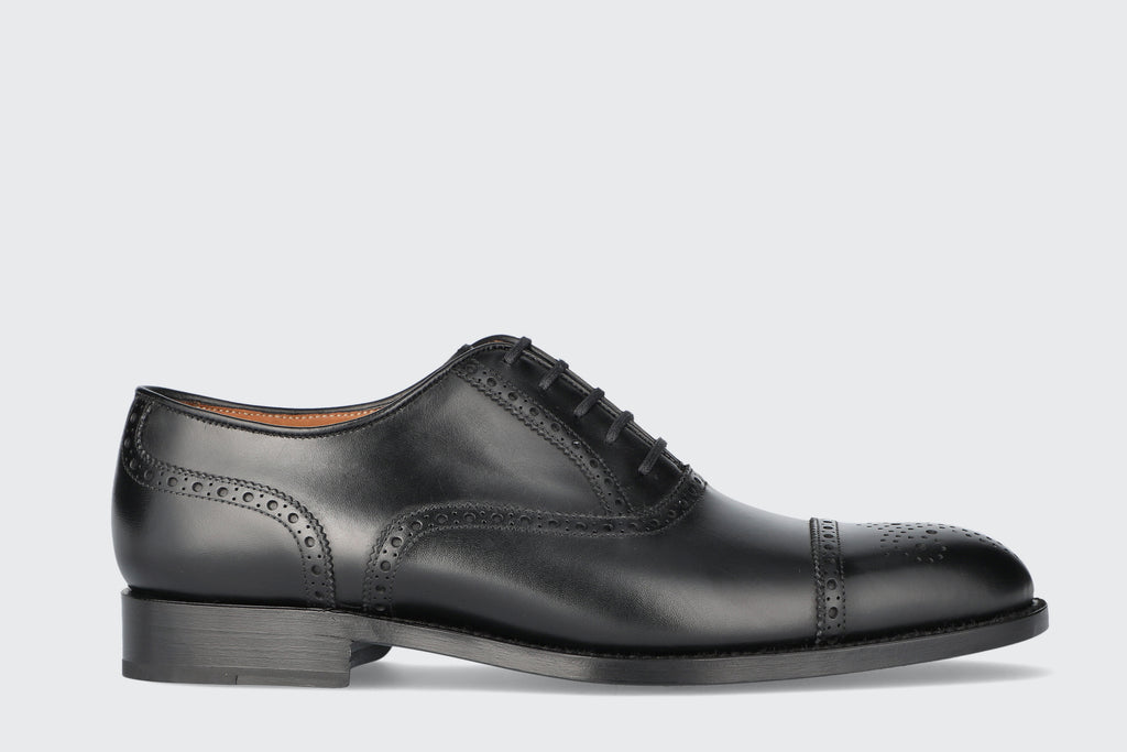 A men's black leather dress shoe from the Hartt Shoe Company Edit alt text